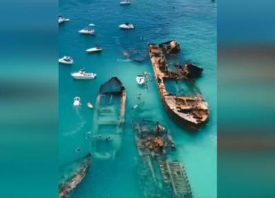 کشتی های غرق شده در ساحل جزیره مورتون