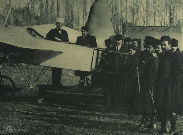 تصویر، احمدشاه و اولین هواپیما در ایران
