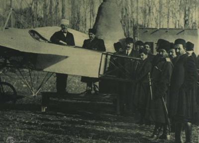 تصویر، احمدشاه و اولین هواپیما در ایران