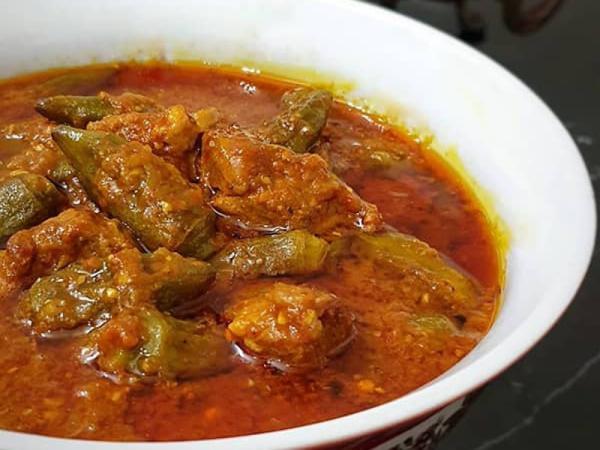 خورشت بامیه با گوشت رو به این روش درست کن که لیز و لزج نشه